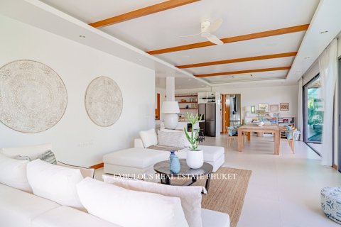Chalet de 4 dormitorios en Bang Tao, Tailandia № 179640 - foto 4
