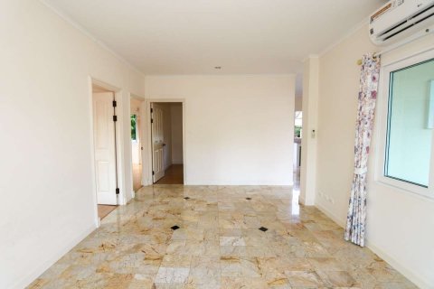 Casa de 3 dormitorios en Chiang Mai, Tailandia № 205528 - foto 24