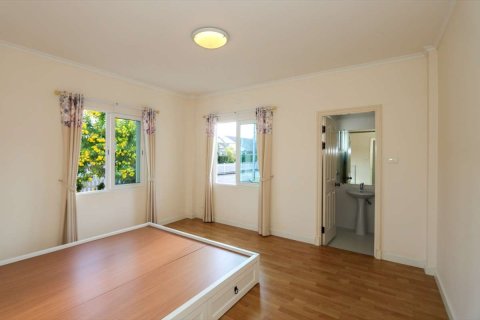 Casa de 3 dormitorios en Chiang Mai, Tailandia № 205528 - foto 2