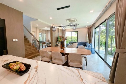 Maison à Bangkok, Thaïlande 4 chambres № 233630