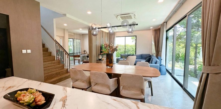 Haus in Bangkok, Thailand 4 Schlafzimmer № 233630