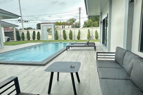 Chalet de 4 dormitorios en Pattaya, Tailandia № 161039 - foto 7
