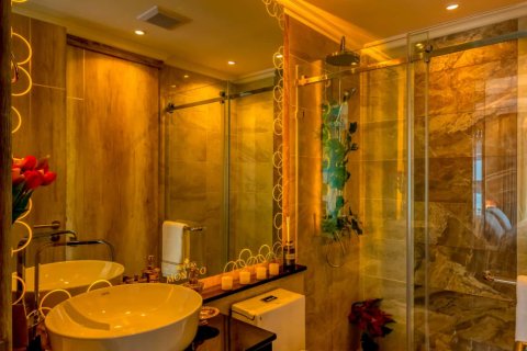 Condominio de 2 dormitorios en Jomtien Beach, Pattaya, Tailandia № 165705 - foto 17