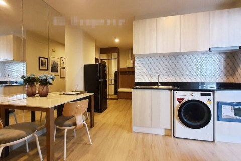 Condominio de 1 dormitorio en Phra Khanong, Bangkok, Tailandia № 143398 - foto 3