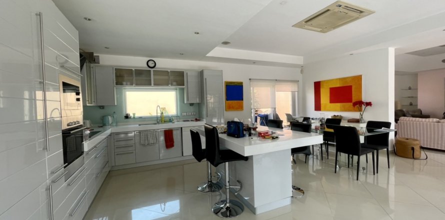 Casa de 3 dormitorios en Pattaya, Tailandia № 54635