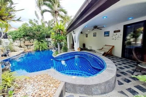 Casa de 4 dormitorios en Pattaya, Tailandia № 54636 - foto 2