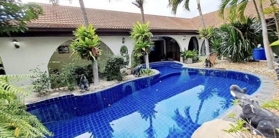 Casa de 4 dormitorios en Pattaya, Tailandia № 54636