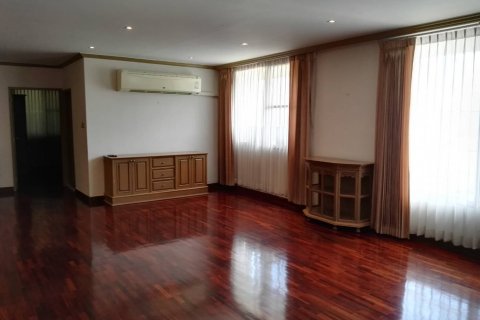 Condominio de 3 dormitorios en Bangkok, Tailandia № 65833 - foto 2