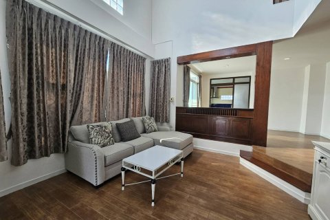 Casa de 4 dormitorios en Pattaya, Tailandia № 158740 - foto 7