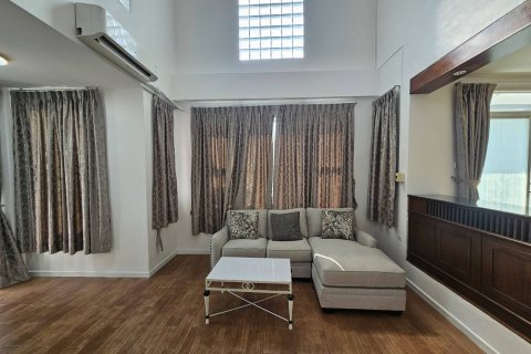 Casa de 4 dormitorios en Pattaya, Tailandia № 158740 - foto 8