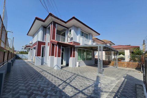 House in Pattaya, Thailand 4 bedrooms № 158740