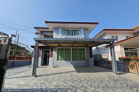 Casa de 4 dormitorios en Pattaya, Tailandia № 158740 - foto 3