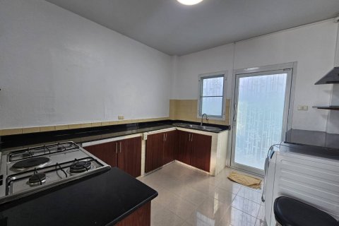 Casa de 4 dormitorios en Pattaya, Tailandia № 158740 - foto 10