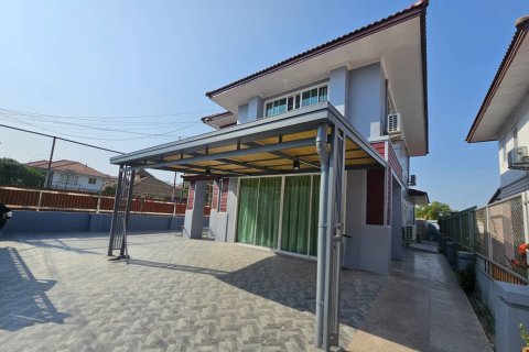 Casa de 4 dormitorios en Pattaya, Tailandia № 158740 - foto 4