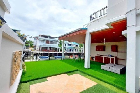 House in Pattaya, Thailand 3 bedrooms № 158739 - photo 4
