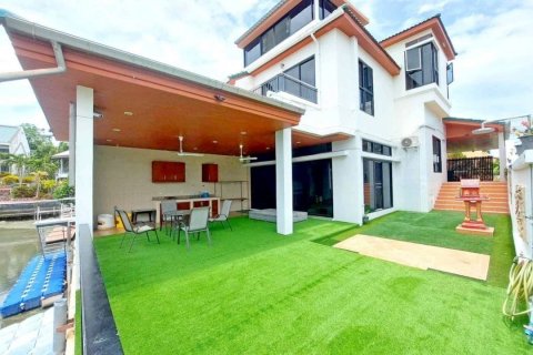 House in Pattaya, Thailand 3 bedrooms № 158739