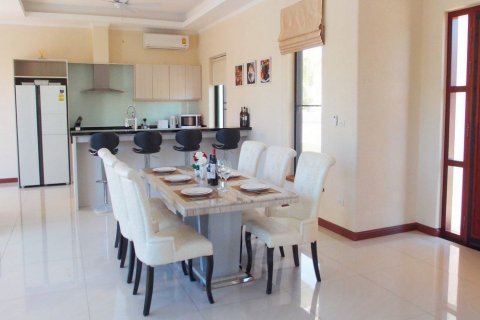 Casa de 4 dormitorios en Pattaya, Tailandia № 8618 - foto 10