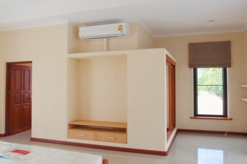 Casa de 4 dormitorios en Pattaya, Tailandia № 8618 - foto 12