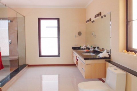 Casa de 4 dormitorios en Pattaya, Tailandia № 8618 - foto 23