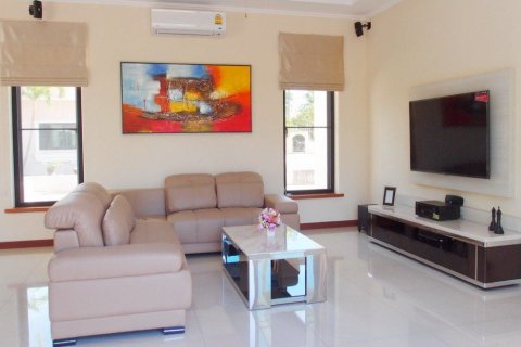 Casa de 4 dormitorios en Pattaya, Tailandia № 8618 - foto 4