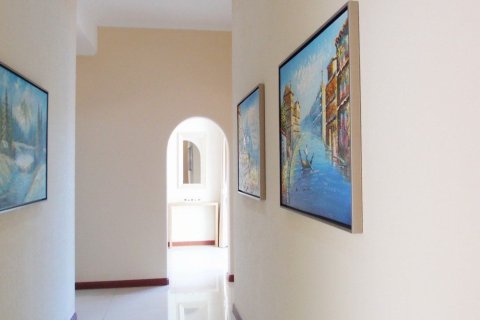 Casa de 4 dormitorios en Pattaya, Tailandia № 8618 - foto 11