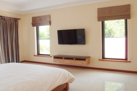 Casa de 4 dormitorios en Pattaya, Tailandia № 8618 - foto 13