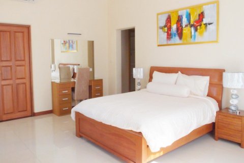 Casa de 4 dormitorios en Pattaya, Tailandia № 8618 - foto 15