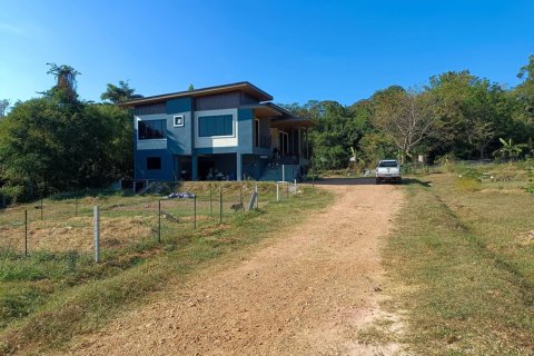 Casa de 4 dormitorios en Klaeng, Tailandia № 170931 - foto 3