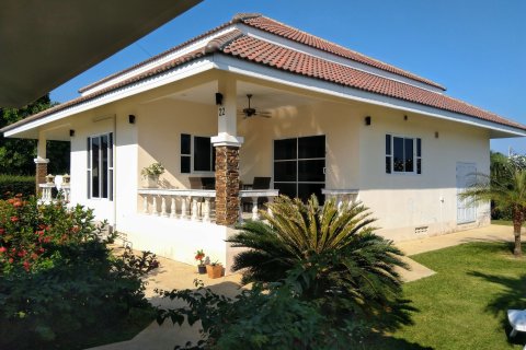 Casa de 3 dormitorios en Cha-am, Tailandia № 170874
