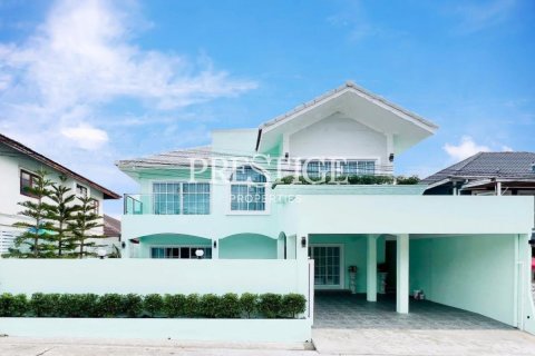 House in Pattaya, Thailand 5 bedrooms № 197916