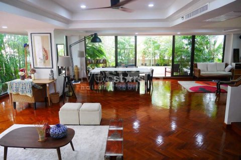 Condo in Bangkok, Thailand, 3 bedrooms № 67013 - photo 5