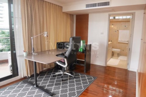 Condo in Bangkok, Thailand, 3 bedrooms № 67013 - photo 14