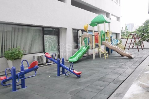 Condo in Bangkok, Thailand, 3 bedrooms № 67013 - photo 17
