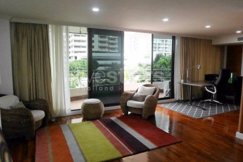 Condo in Bangkok, Thailand, 3 bedrooms № 67013 - photo 4