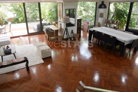 Condo in Bangkok, Thailand, 3 bedrooms № 67013 - photo 6