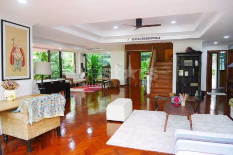 Condo in Bangkok, Thailand, 3 bedrooms № 67013 - photo 8