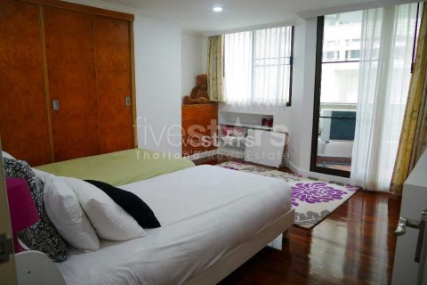 Condo in Bangkok, Thailand, 3 bedrooms № 67013 - photo 13