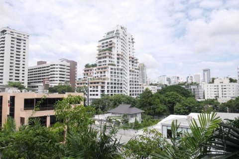 Condo in Bangkok, Thailand, 3 bedrooms  № 67013