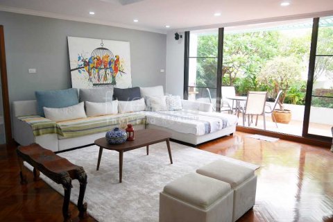 Condo in Bangkok, Thailand, 3 bedrooms № 67013 - photo 10