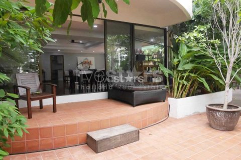 Condo in Bangkok, Thailand, 3 bedrooms № 67013 - photo 3