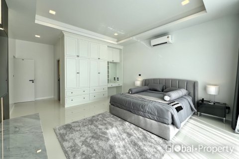 Casa de 3 dormitorios en Pattaya, Tailandia № 113575 - foto 15