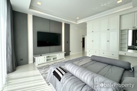 Casa de 3 dormitorios en Pattaya, Tailandia № 113575 - foto 16