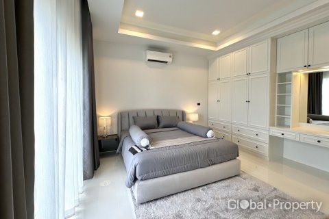 Casa de 3 dormitorios en Pattaya, Tailandia № 113575 - foto 22