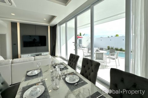 Casa de 3 dormitorios en Pattaya, Tailandia № 113575 - foto 9