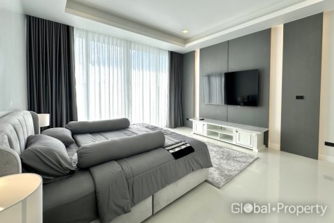Casa de 3 dormitorios en Pattaya, Tailandia № 113575 - foto 17