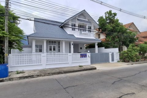 Casa de 3 dormitorios en Khlong Luang, Tailandia № 173095 - foto 2