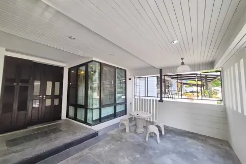 Adosado de 3 dormitorios en Suan Luang, Bangkok, Tailandia № 153394 - foto 3