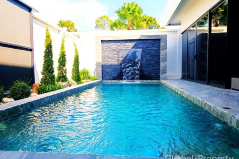 Casa de 3 dormitorios en Pattaya, Tailandia № 117209 - foto 3