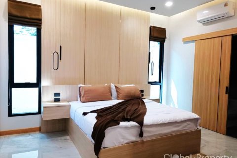 Casa de 3 dormitorios en Pattaya, Tailandia № 117209 - foto 14