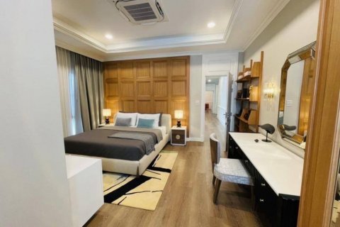 Chalet de 5 dormitorios en Saphan Sung, Bangkok, Tailandia № 133930 - foto 11